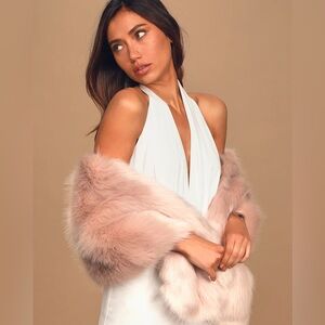 NWT Lulus Demure and Dreamy Blush Pink Faux Fur Stole